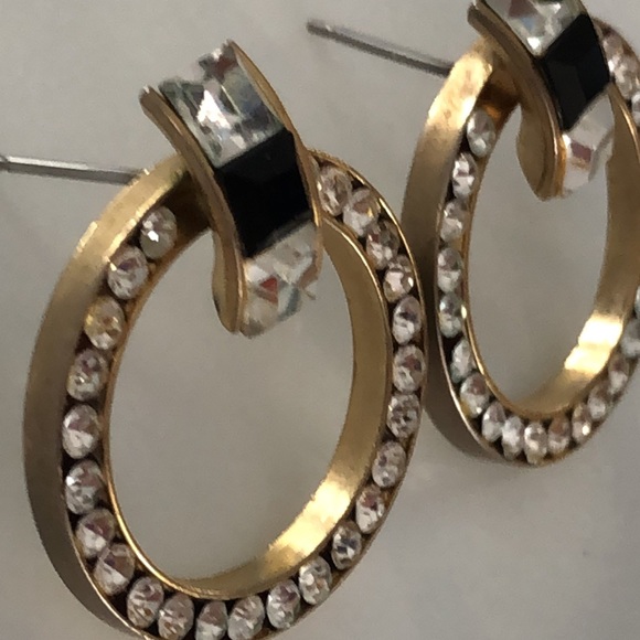 Circular crystal and baguette clear and black stone goldtone earrings - Picture 4 of 5